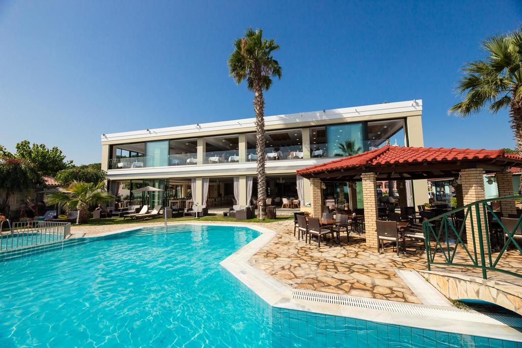 Robolla Beach Aparthôtel 4* - lastminute.com